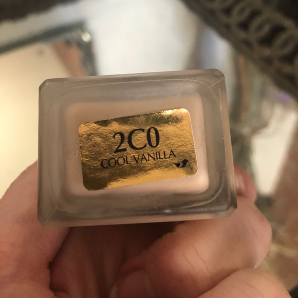 SOLD Estée Lauder Double Wear Foundation 2C0 - Picture 2 of 2